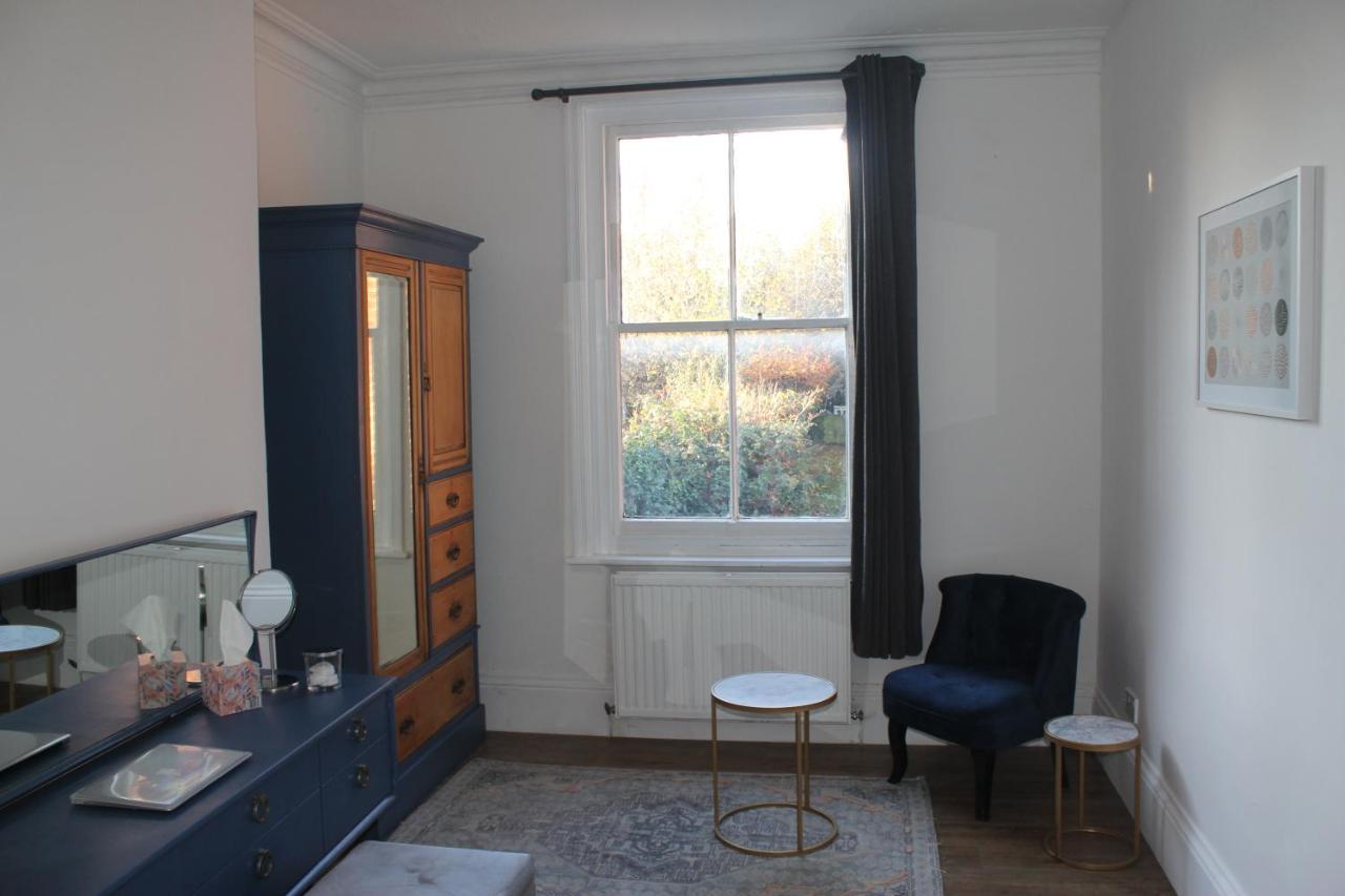Canterbury Accommodations With Free Car Park Onsite And High Speed Wifi Exterior foto