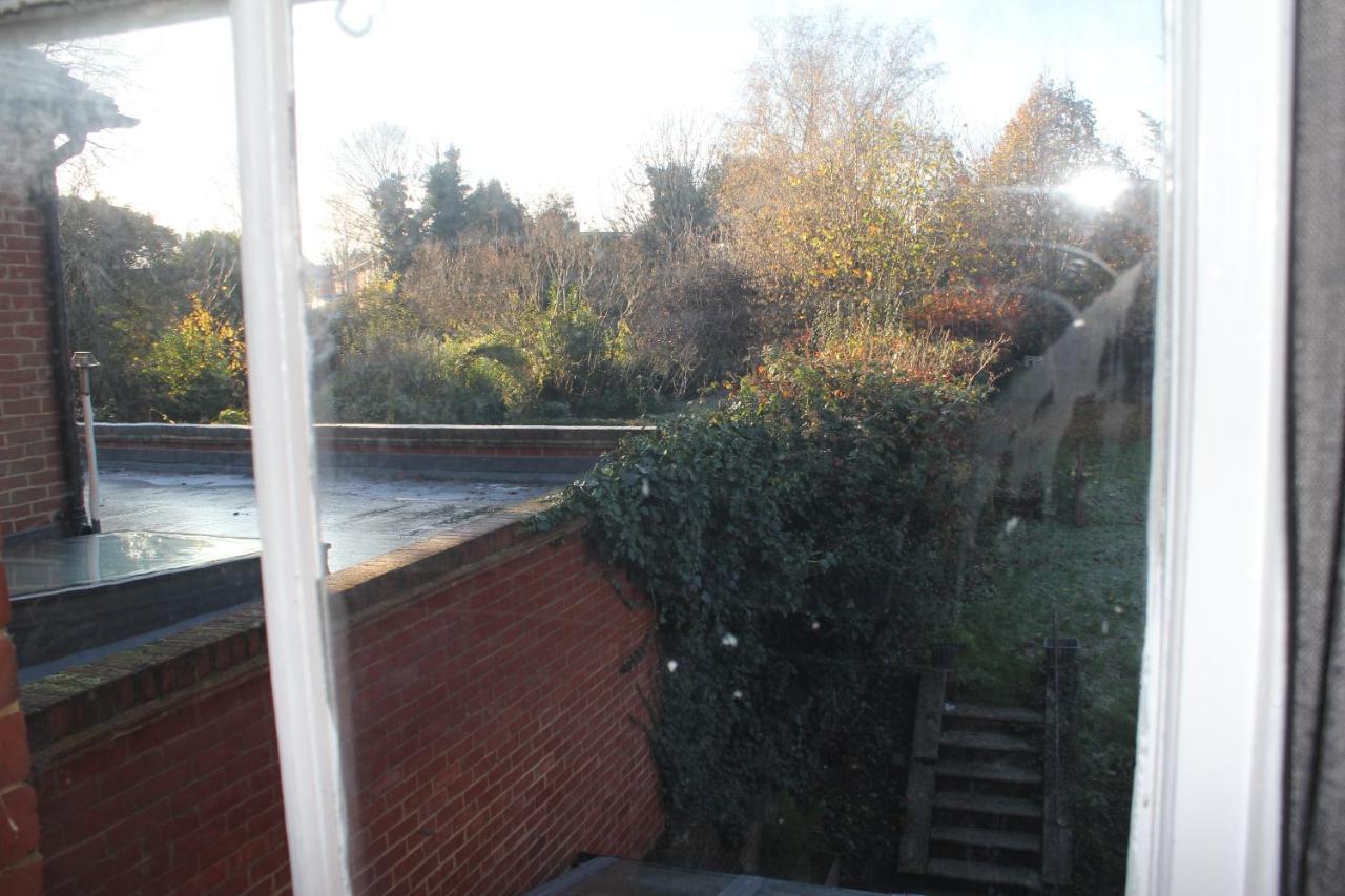 Canterbury Accommodations With Free Car Park Onsite And High Speed Wifi Exterior foto